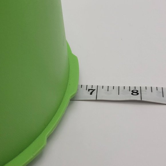 Tupperware Vintage Green Canister 1222-26 with lid 808-28 Snack Keeper 10" - Picture 9 of 11
